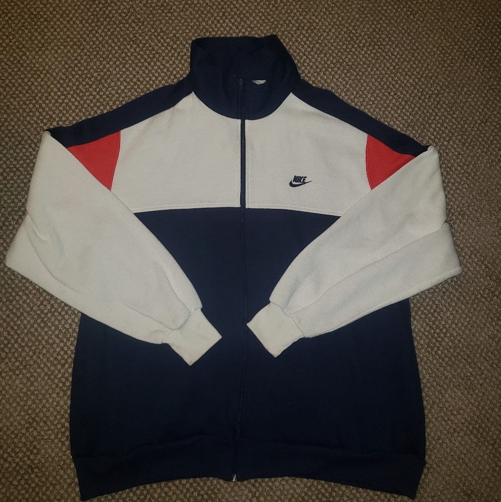 Vintage Nike zip up sweatshirt.